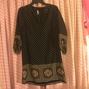 Peppermint V-neck shift dress (medium)